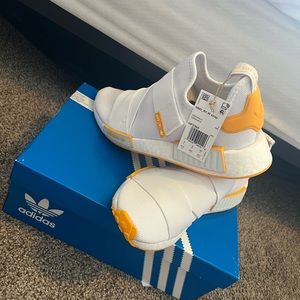 Women’s Adidas NMD_R1 W strap